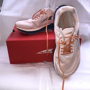Altra Torin 5 running shoes, women's size 9, dusty pink
